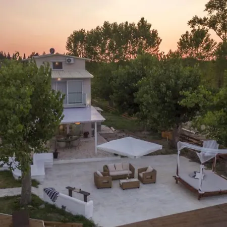 Gem Villa Lefkímmi